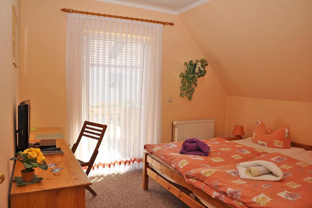 Postel nebo postele na pokoji v ubytování Pension "AM RENNSTEIG"