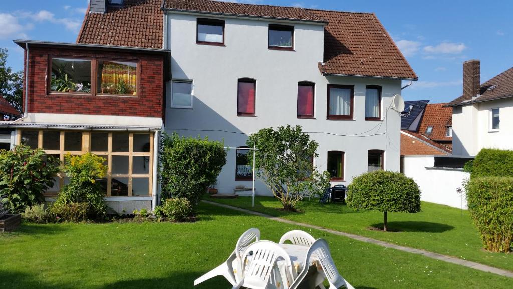 a house with lawn chairs in front of it at Ferienhaus am DEISTER in Barsinghausen