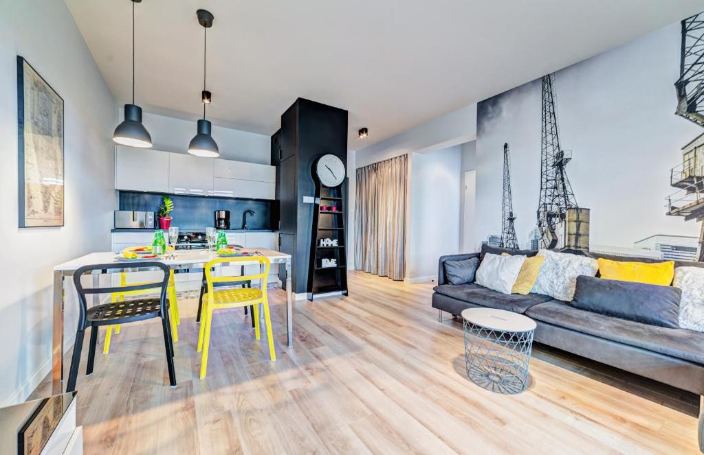 Posedenie v ubytovaní Apartamenty Homely Place Koziołki - Stary Rynek - Parking