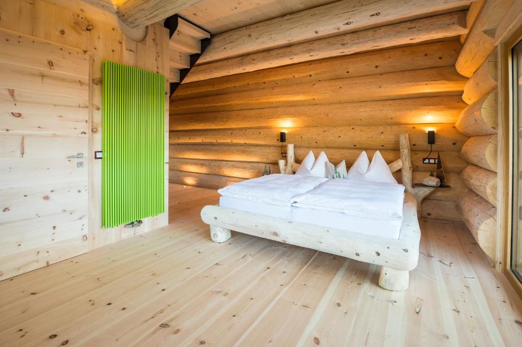 Łóżko lub łóżka w pokoju w obiekcie Hotel Pradell