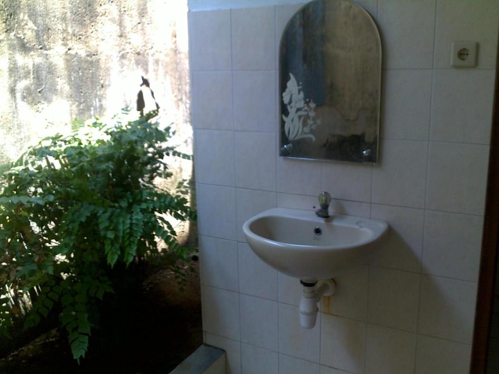 Koupelna v ubytování Bayumantra Bungalows