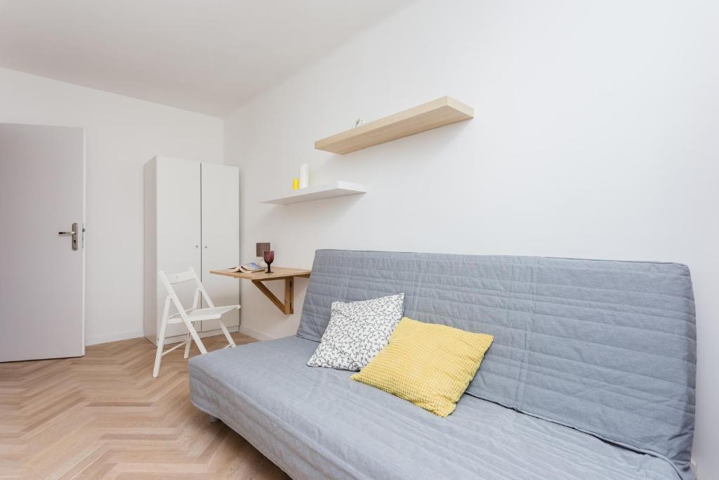 Posedenie v ubytovaní UnitApartament Warszawa Centrum Room in Apartment by Metro Rondo ONZ Super wygodne noclegi zapraszamy