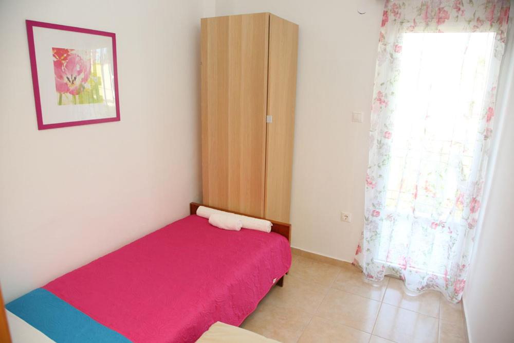 Postel nebo postele na pokoji v ubytování Kastoria Hotel Apartments