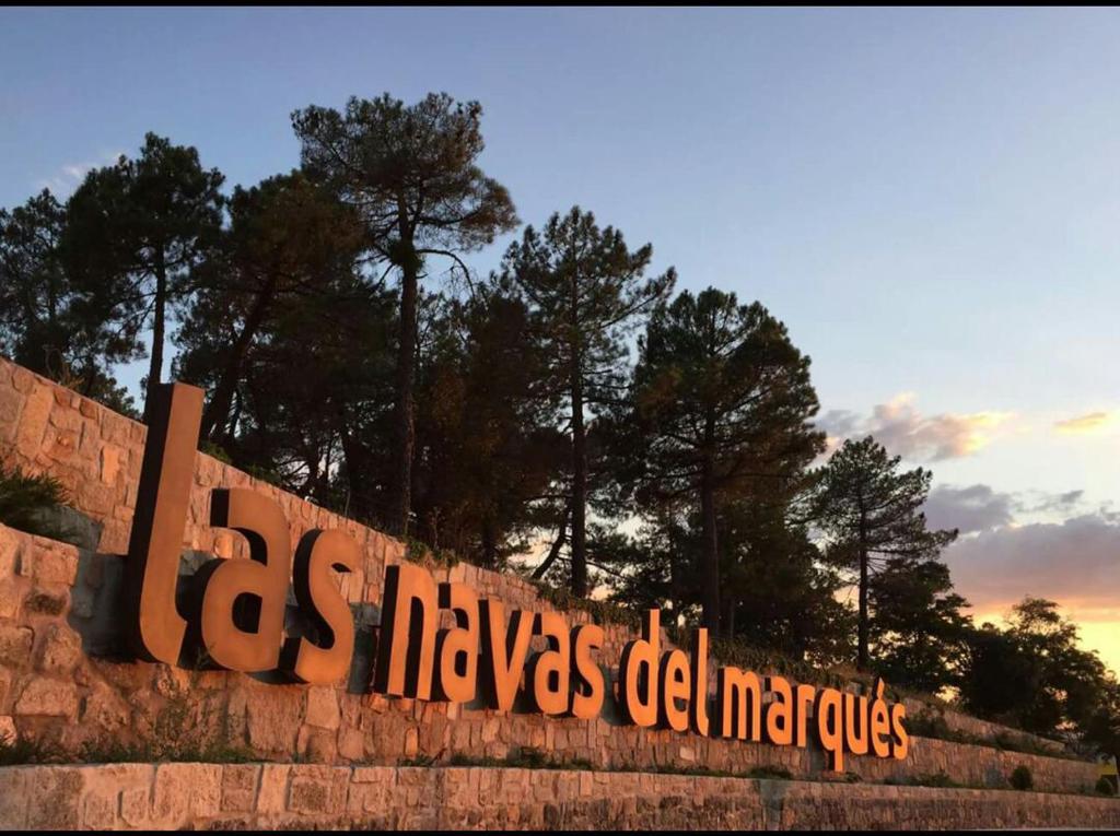 a sign that says las navas cell memories on a wall at Del Marqués in Las Navas del Marqués