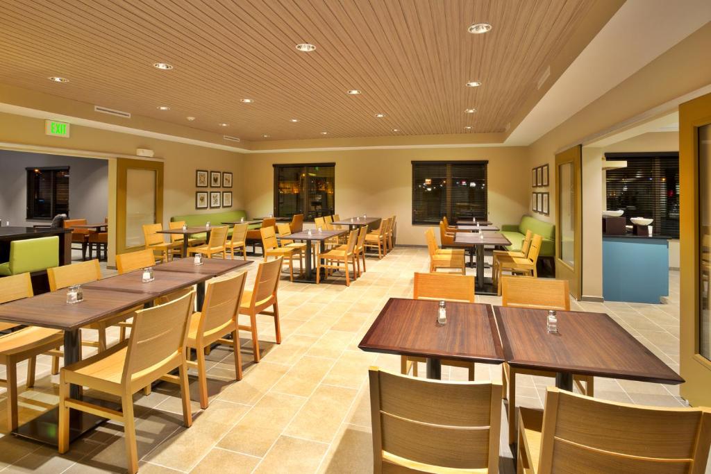 Country Inn & Suites by Radisson, Springfield Southeast photo