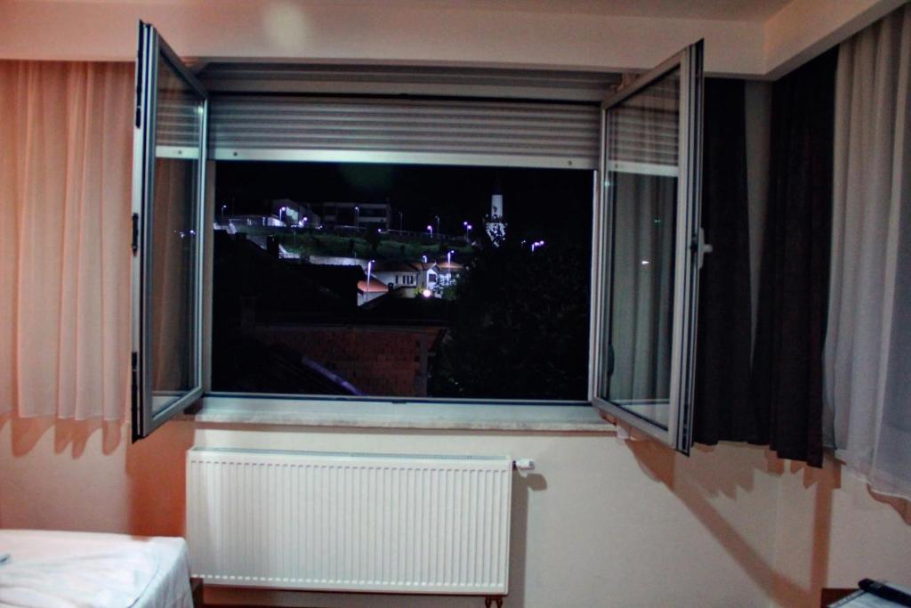 Afbeelding uit fotogalerij van Hotel Oaza in Konjic