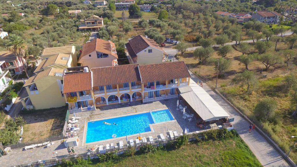 Bazén v ubytování Valentinos Apartments nebo v jeho okolí