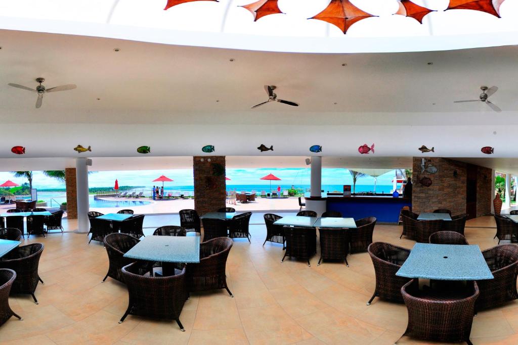 Restaurace v ubytování Royal Decameron Mompiche - All Inclusive