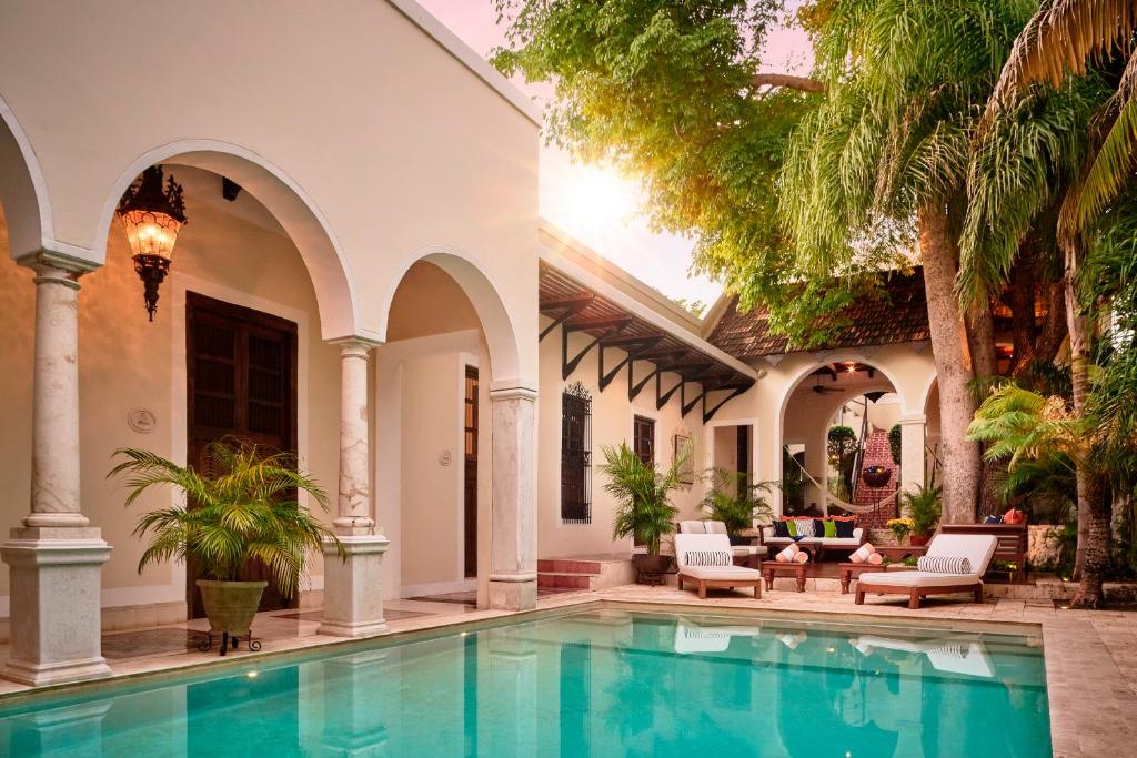 a swimming pool in the middle of a house at Casa Lecanda Boutique Hotel in Mérida