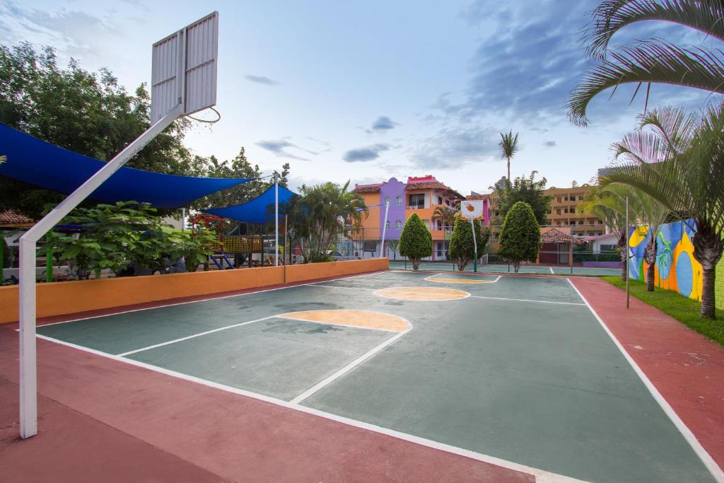 Herní místnost nebo prostor pro děti v ubytování Decameron Los Cocos Guayabitos, Ramada All-Inclusive Resort