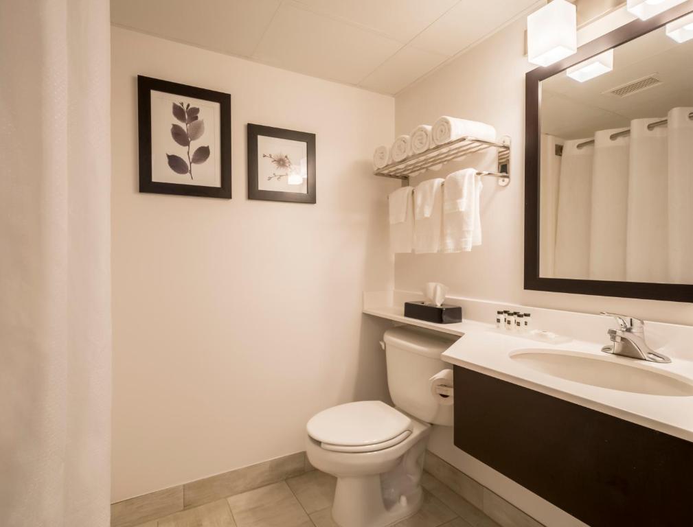 Country Inn & Suites by Radisson, Rochester-Pittsford-Brighton, NY - Queen Room With Two Queen Beds - Non-Smoking