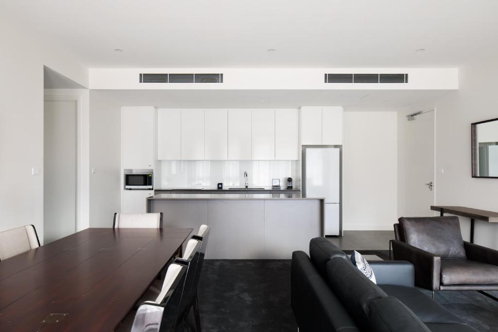 Knightsbridge Canberra - Resim 5