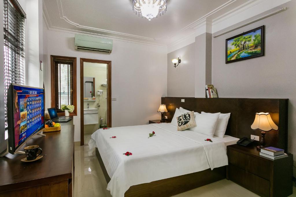 Postel nebo postele na pokoji v ubytování Hanoi Stella Hotel