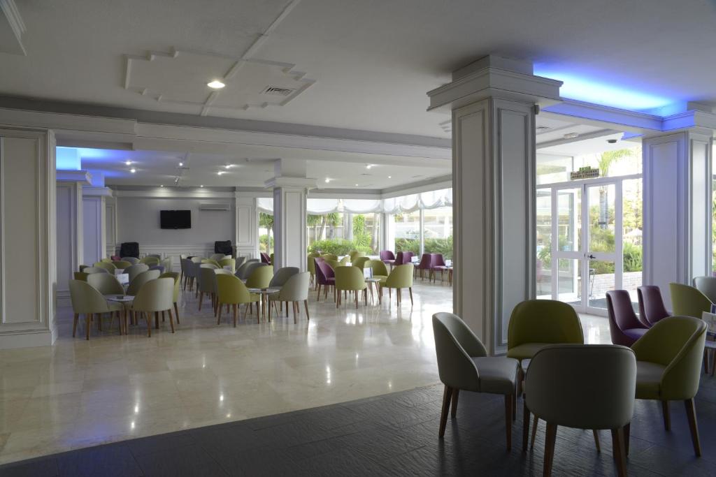 A television and/or entertainment centre at TRH Paraíso