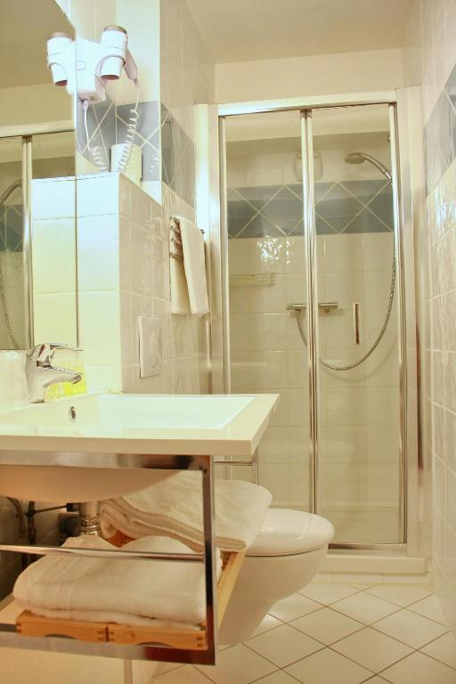 Koupelna v ubytování Hôtel Le Commerce