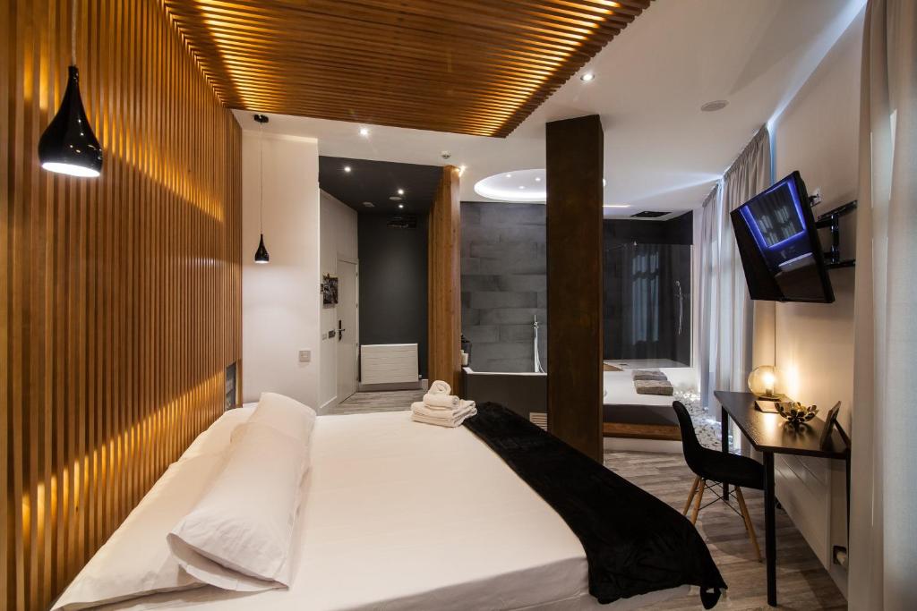Vitium Urban Suites - Premium Double Room With Jacuzzi