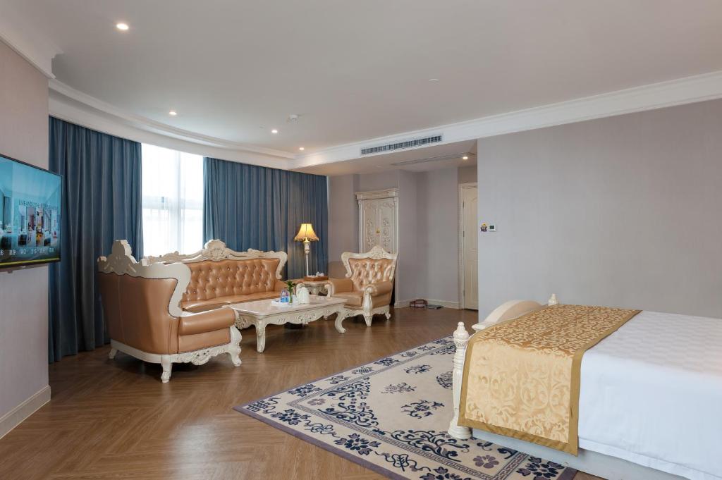 Postel nebo postele na pokoji v ubytování Nan Yang Royal Hotel