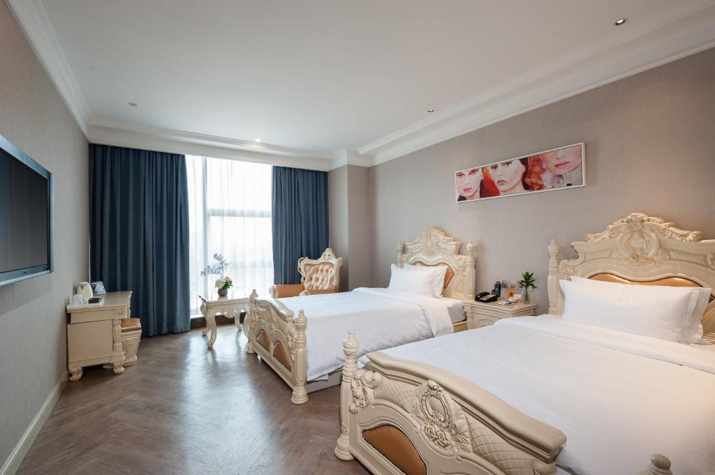 Postel nebo postele na pokoji v ubytování Nan Yang Royal Hotel