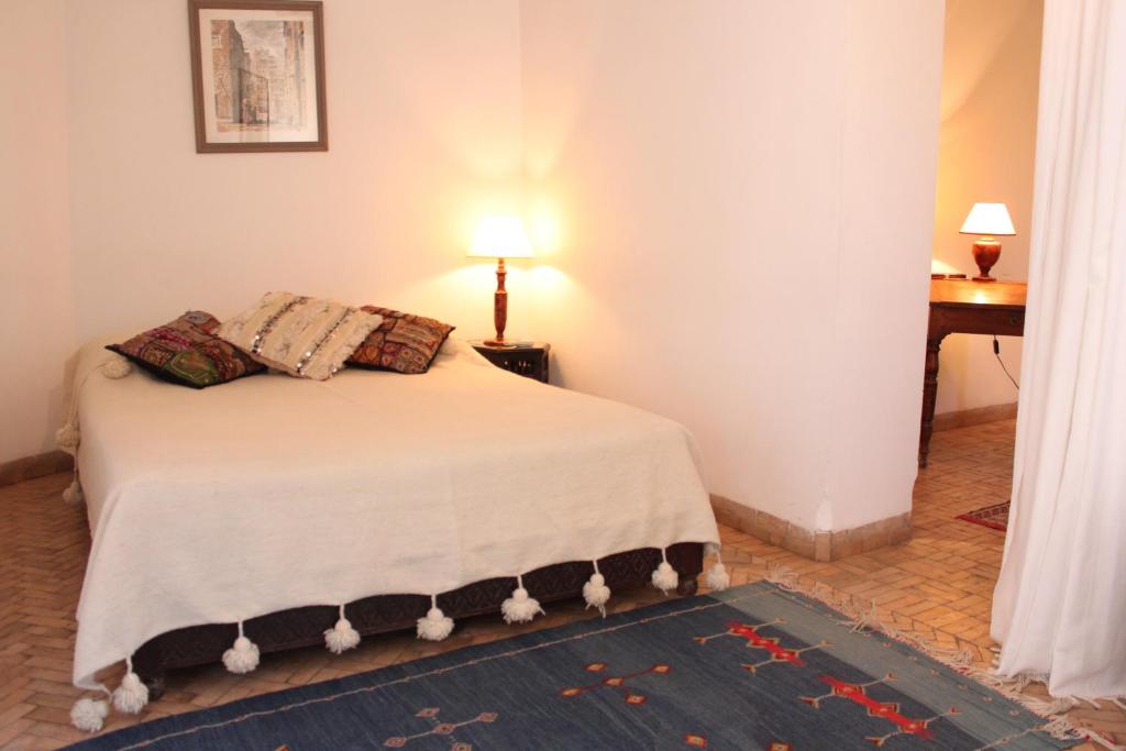 Postel nebo postele na pokoji v ubytování Riad Sahara Nour