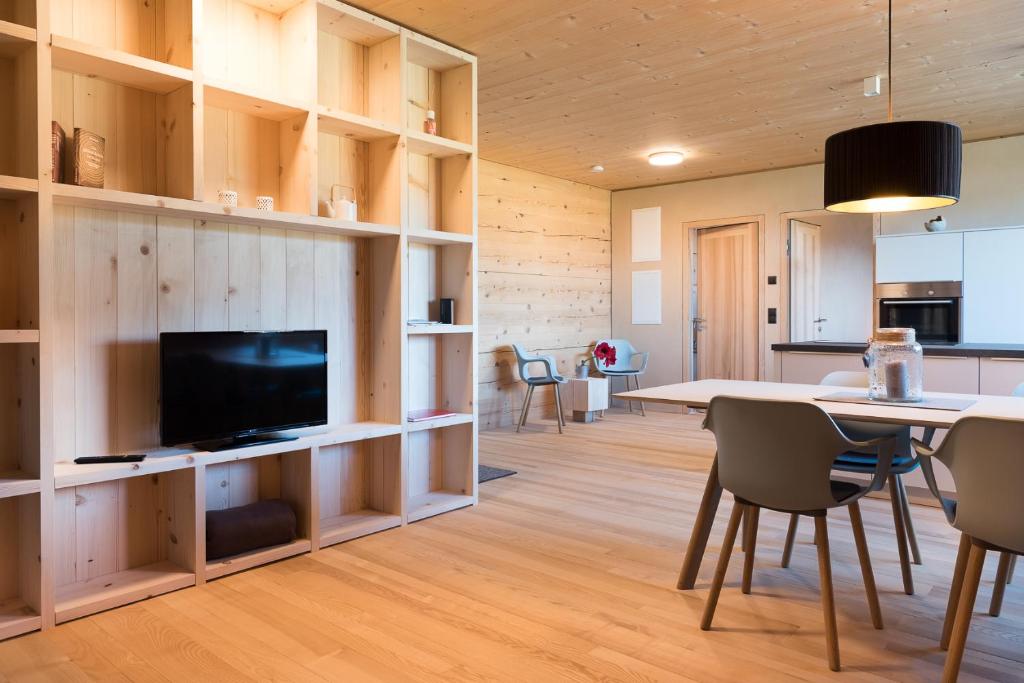 Kuchyň nebo kuchyňský kout v ubytování Ferienwohnung Wertvollholzhaus