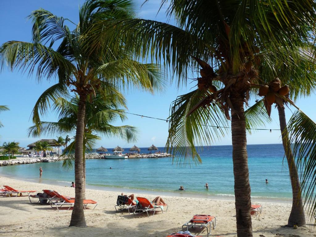 Blue Bay Beach Villa at Pool and Golfcourse - Villa De Tres Habitaciones