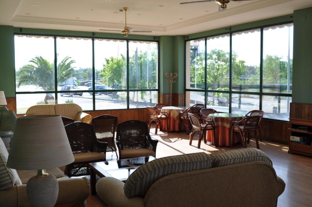 Posezení v ubytování Hotel Alonso de Monroy
