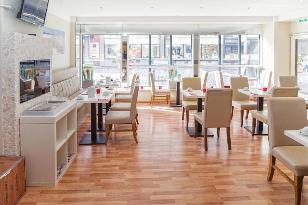TV a/nebo společenská místnost v ubytování Hotel am Kieler Schloss by Première Classe