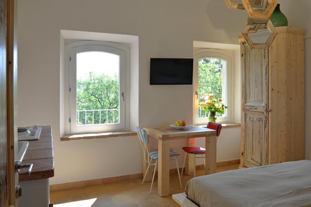 TV a/nebo společenská místnost v ubytování Castello di Granarola Relais - Adults Friendly -