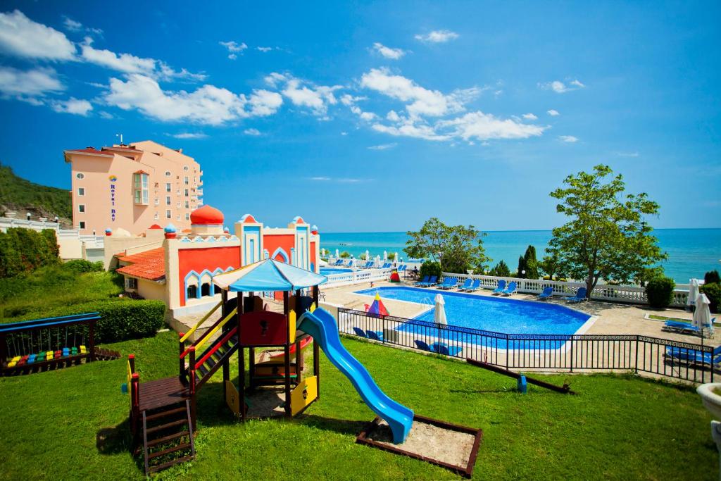 Bazén v ubytování Royal Bay Hotel - All Inclusive nebo v jeho okolí