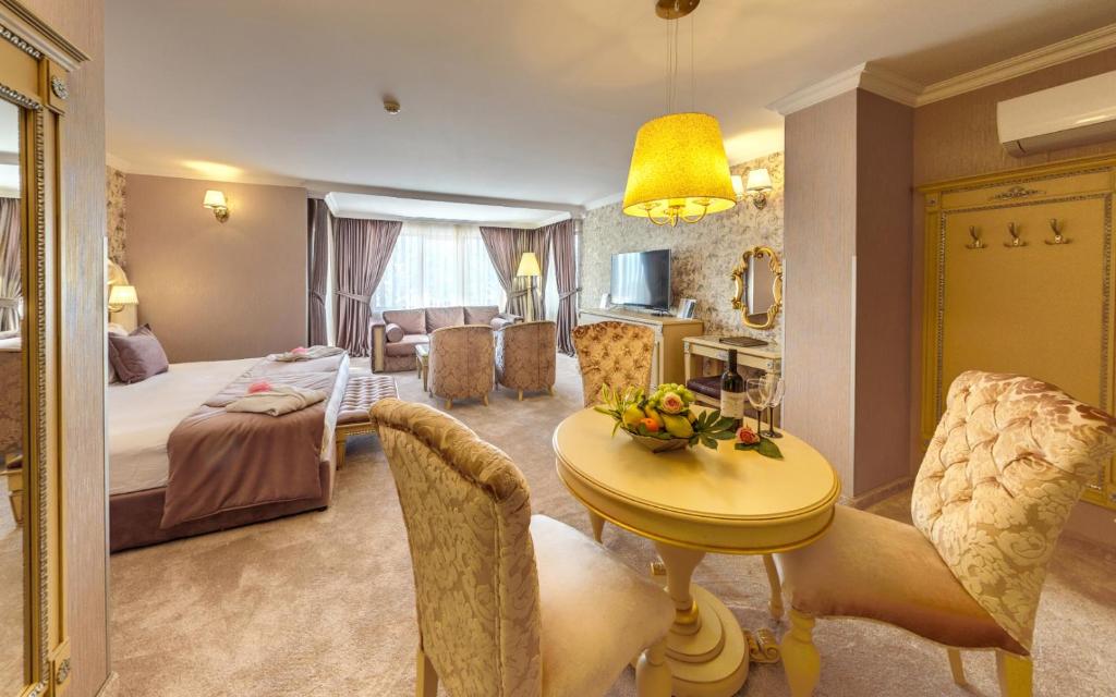 Postel nebo postele na pokoji v ubytování Spa Hotel Rich