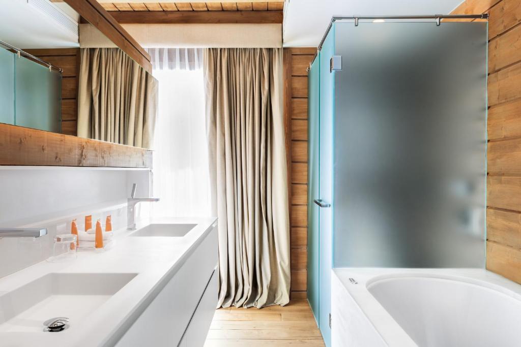 Koupelna v ubytování El Lodge, Ski & Spa