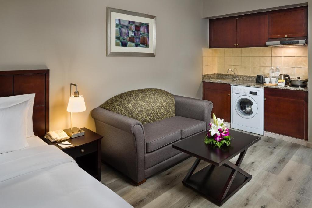Kuchyň nebo kuchyňský kout v ubytování Savoy Crest Aparthotel, Bur Dubai