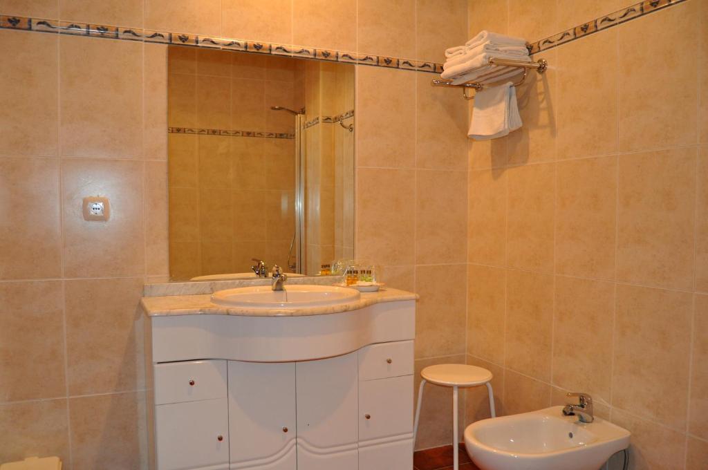 Koupelna v ubytování Hotel Alonso de Monroy
