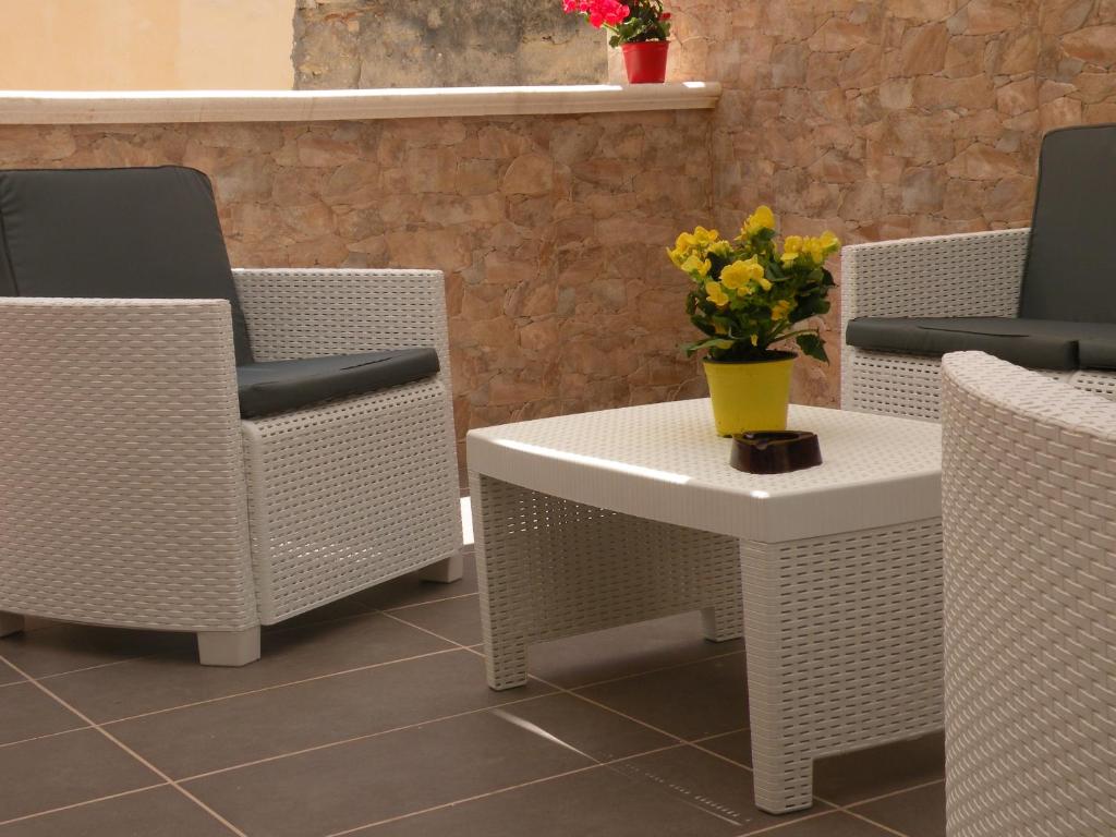 A seating area at Al Blu Ortigia Apartments