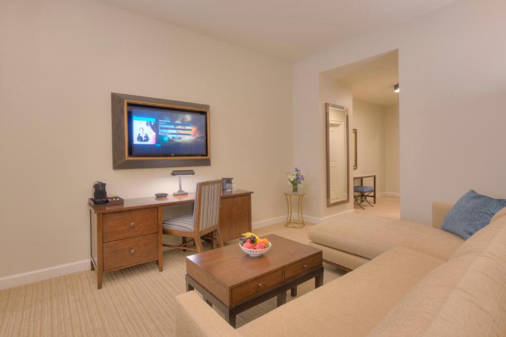 NOPSI Hotel New Orleans - Corner Deluxe Suite Con Cama King