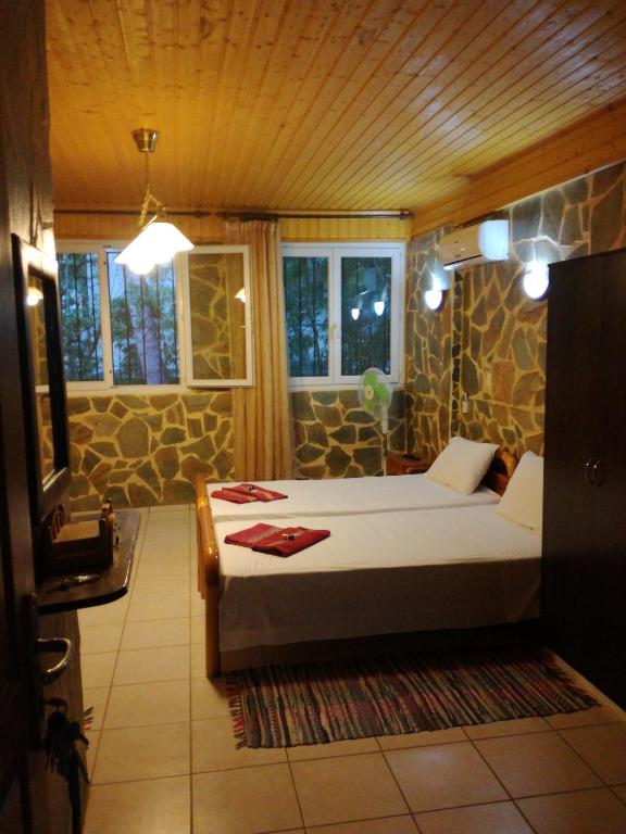 Postel nebo postele na pokoji v ubytování Apartments Zoumperi