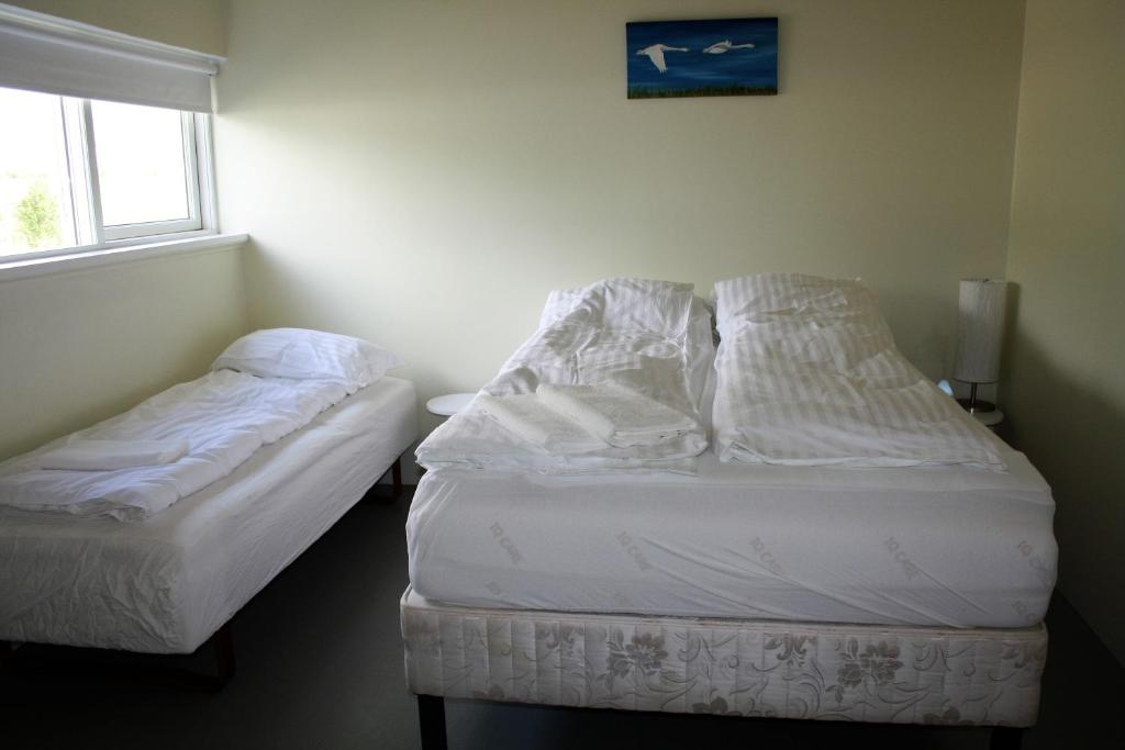 Postel nebo postele na pokoji v ubytování Kaldbakur Guesthouse