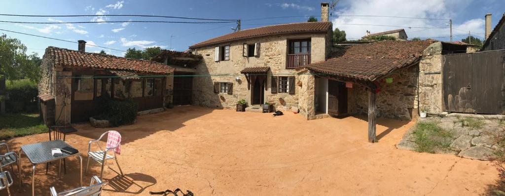 an image of a house with a dirt yard at Casa de Campos in Silleda