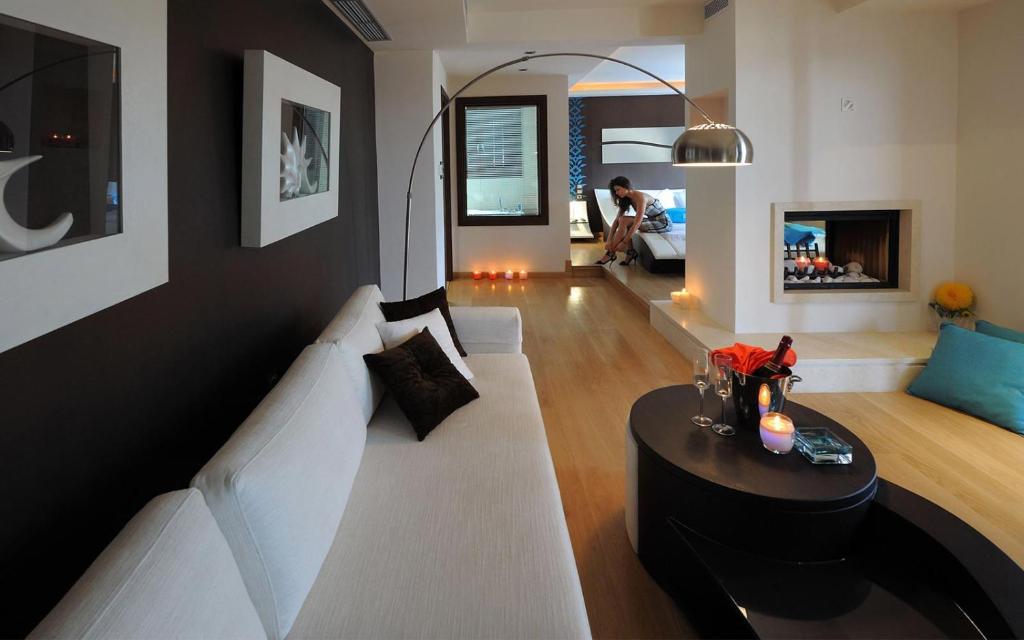 Część wypoczynkowa w obiekcie Iakovakis Suites & Spa