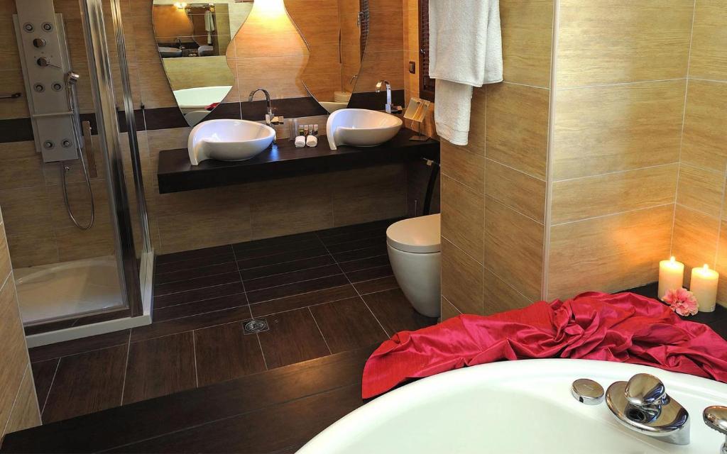 Łazienka w obiekcie Iakovakis Suites & Spa