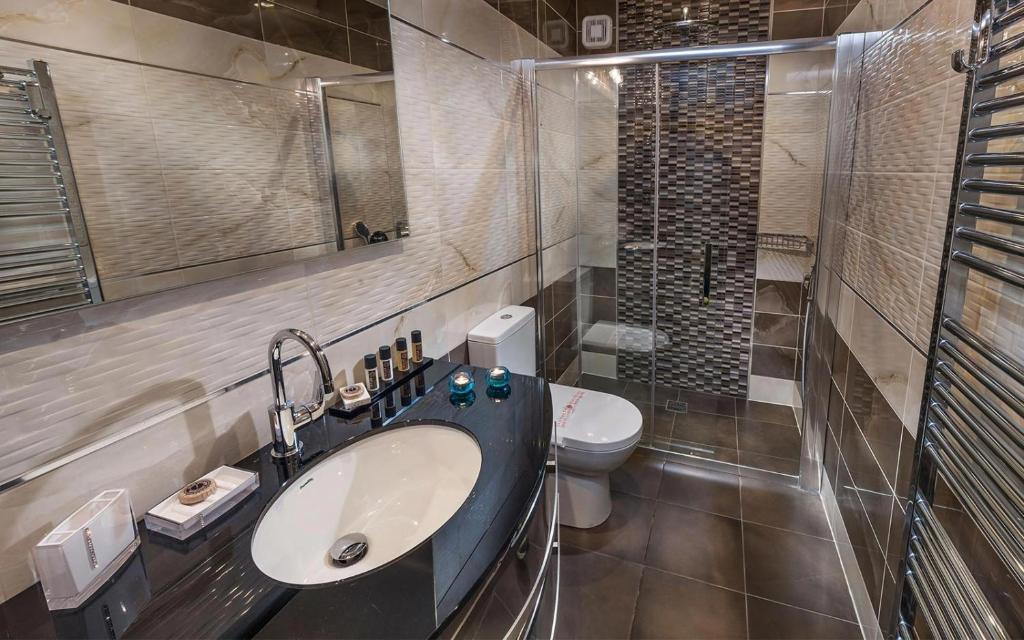 Łazienka w obiekcie Iakovakis Suites & Spa