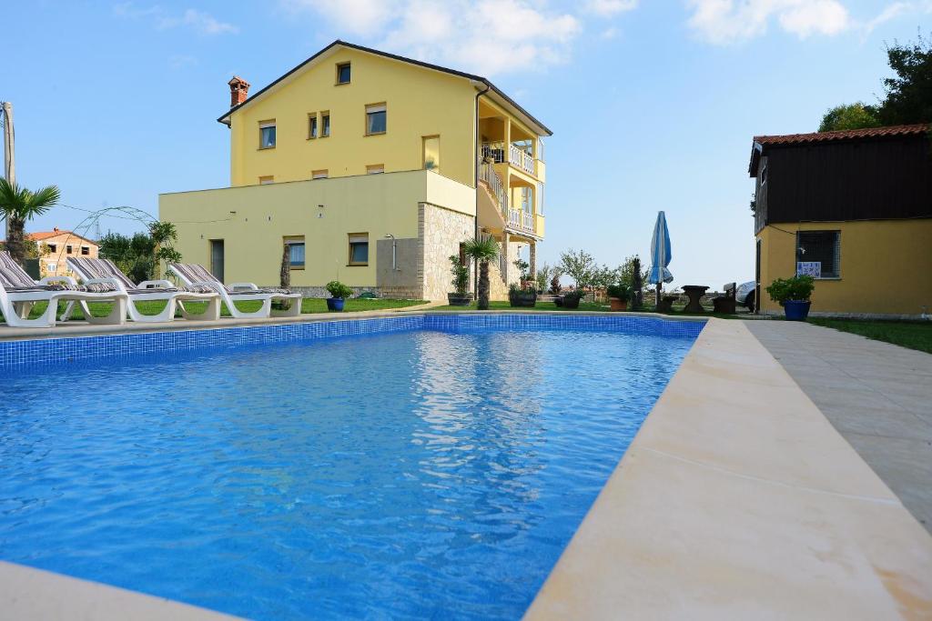 The swimming pool at or close to Ferienhaus Tomic