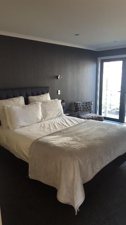 Postel nebo postele na pokoji v ubytování Heta Road B&B