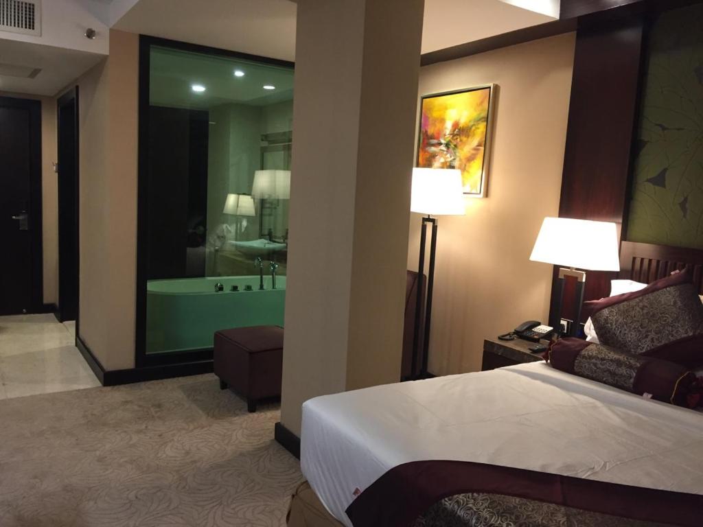 Royale Signature Hotel - Re Deluxe