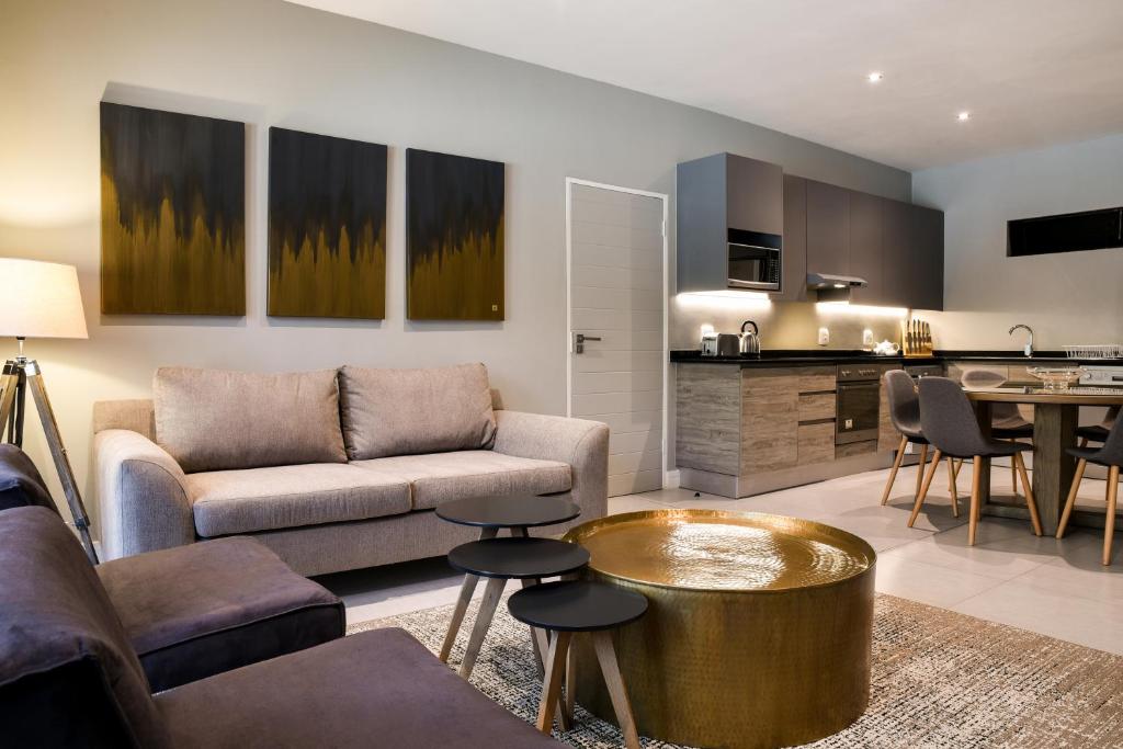 Kuchyň nebo kuchyňský kout v ubytování Mint Hotel Sandhurst