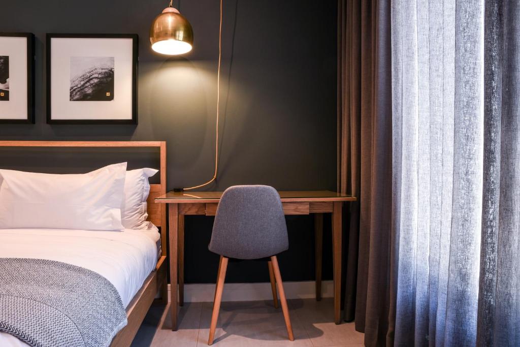 Postel nebo postele na pokoji v ubytování Mint Hotel Sandhurst