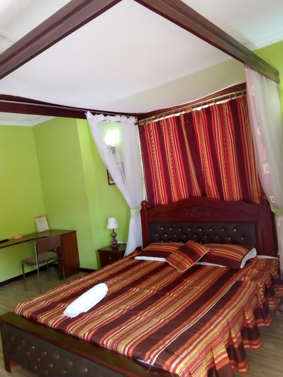 Postel nebo postele na pokoji v ubytování Lambada Holiday Resort Mombasa