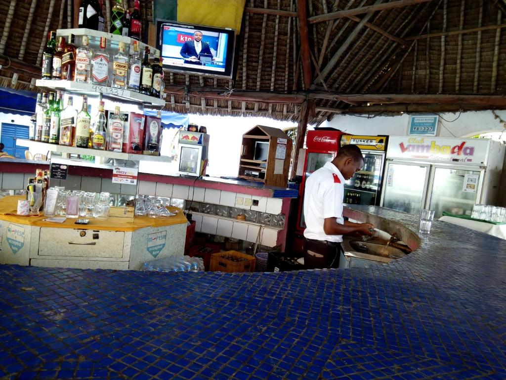 Lounge nebo bar v ubytování Lambada Holiday Resort Mombasa