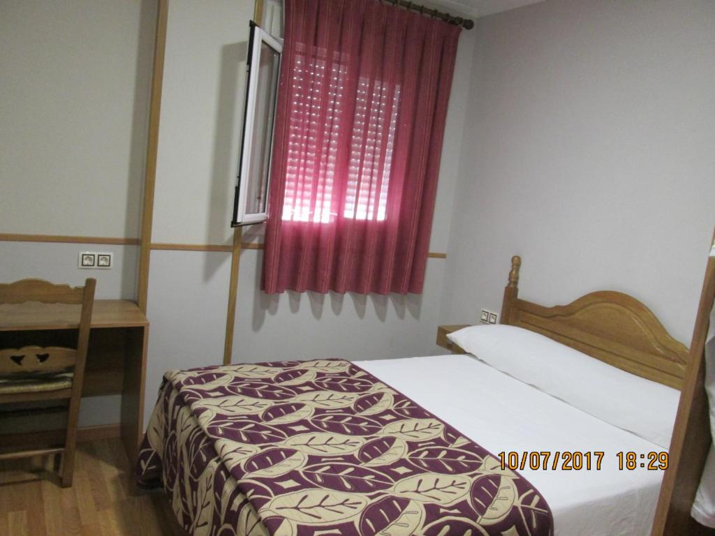 Posteľ alebo postele v izbe v ubytovaní Hostal Banderas