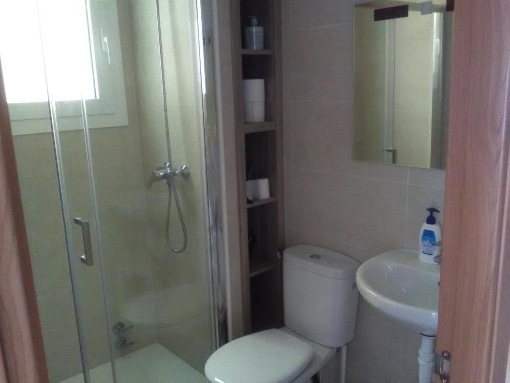 Apartament Passeig Maritim tesisinde bir banyo